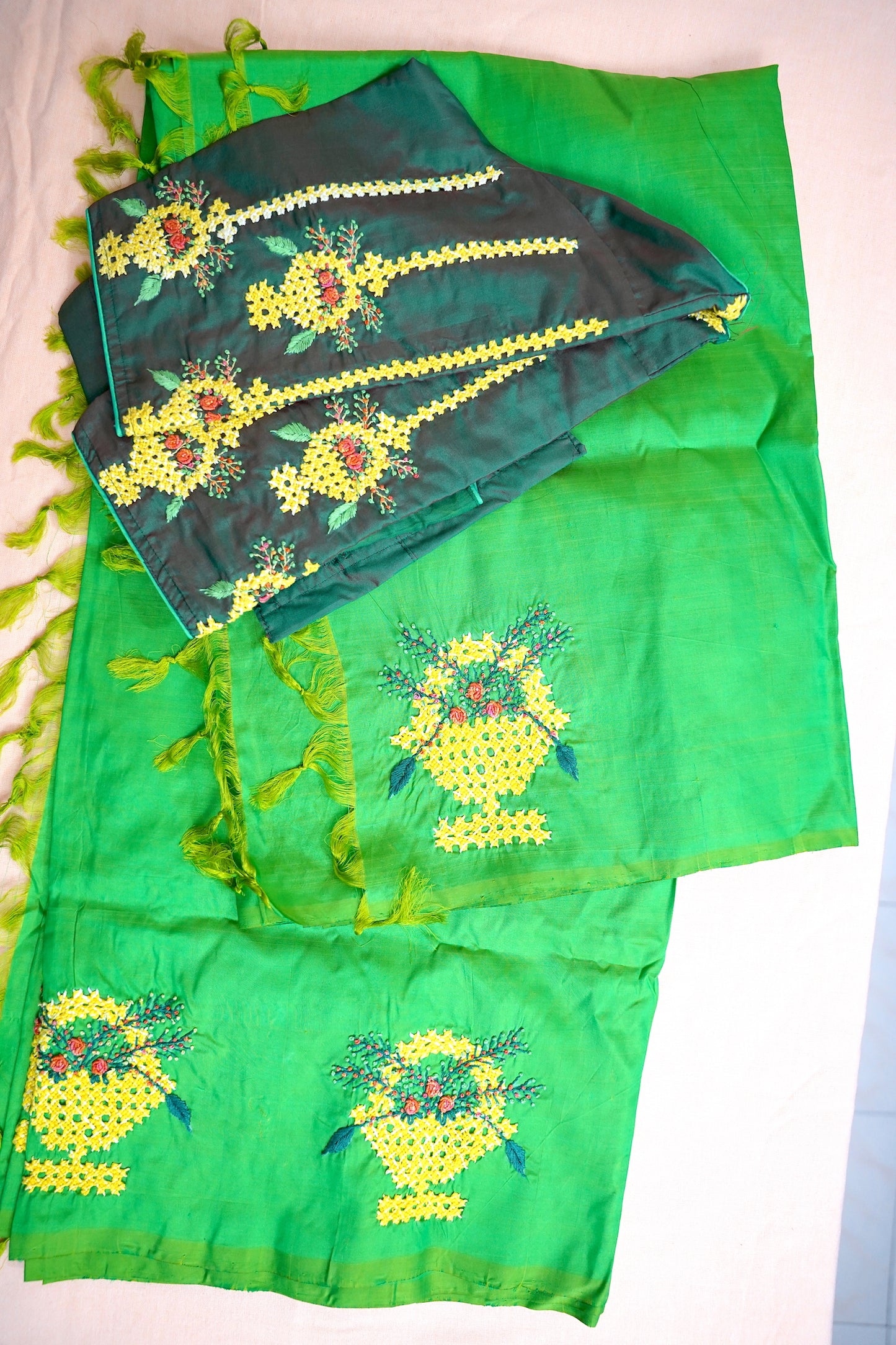 Kutch Work Hand embroidered Saree - Code 1ACS 58a DISPLAY ONLY; CAN BE DONE UPON REQUEST